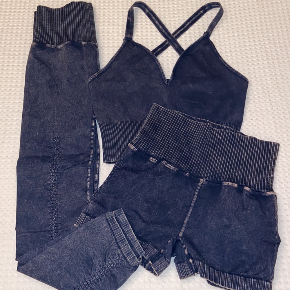 FREE PEOPLE Movement
GOOD KARMA 7/8 Leggings + Crop Top